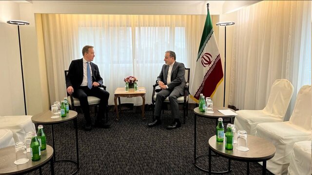 دیدار رئیس مجمع جهانی اقتصاد با عراقچی در نیویورک دعوت رئیس مجمع جهانی اقتصاد از عراقچی برای شرکت در نشست سالانه این مجمع در سوییس