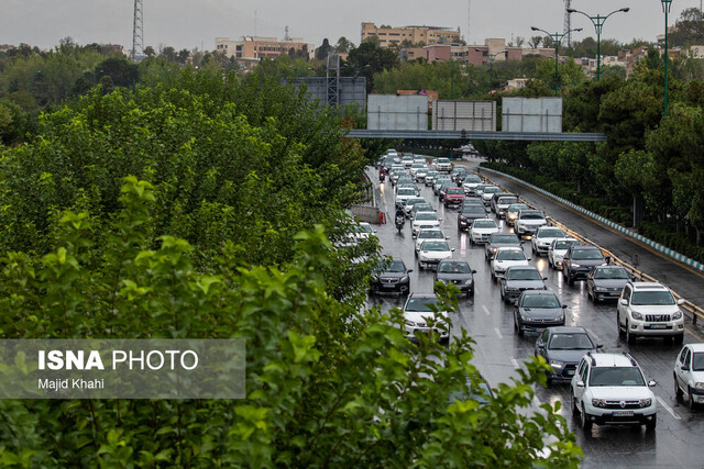 ترافیک سنگین در محورهای شمالی کشور/ بارش برف و باران در جاده‌های ۹ استان