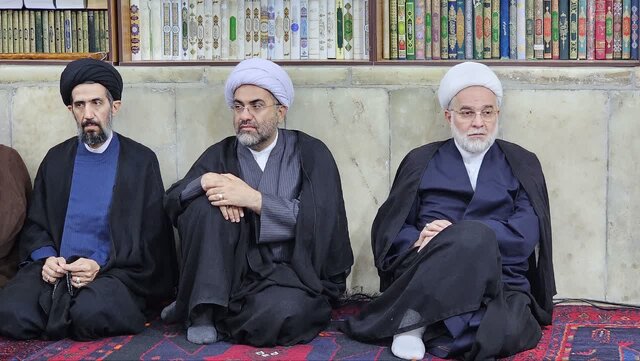 جبهه مقاومت و رشادت های آنها اسلام را زنده نگه داشته است