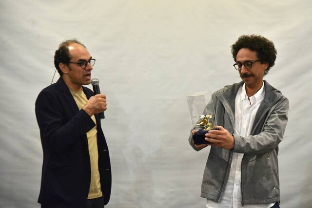 عکسها از ارسلان امانتی پرنده طلایی به مهوش شیخالاسلامی رسید