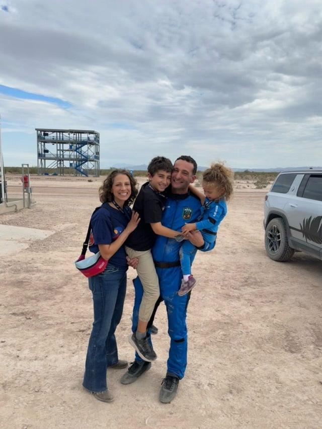 چگونه یک ایرانی متخصص قلب بدون داشتن ثروت زیاد به فضا سفر کرد؟ 12 چگونه یک متخصص قلب ایرانی بدون داشتن ثروت زیاد به فضا سفر کرد؟