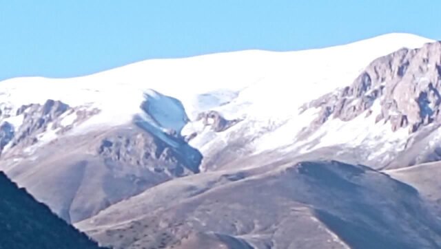 اولین برف امسال در نیزوا- مهدیشهر اولین برف پاییزی استان سمنان بر شانههای «نیزوا» نشست