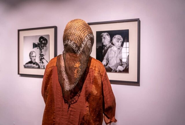 بزرگان از روی دیوار به ما نگاه میکنند!