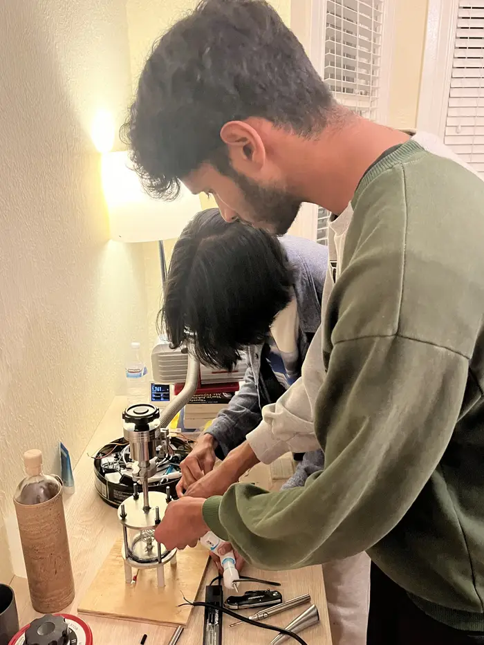 یک جوان ۲۰ ساله در خانهاش سیستم همجوشی هستهای ساخت!