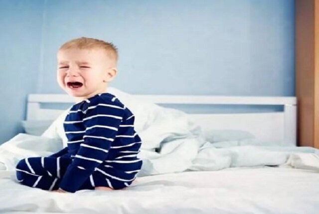 عکس تزئینی است کودک را به دلیل بی اختیاری ادرار سرزنش نکنید