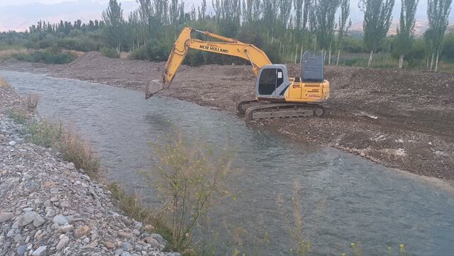 لایروبی ۲۹۰۰ متر از رودخانههای نهاوند لایروبی ۲۹۰۰ متر از رودخانههای نهاوند