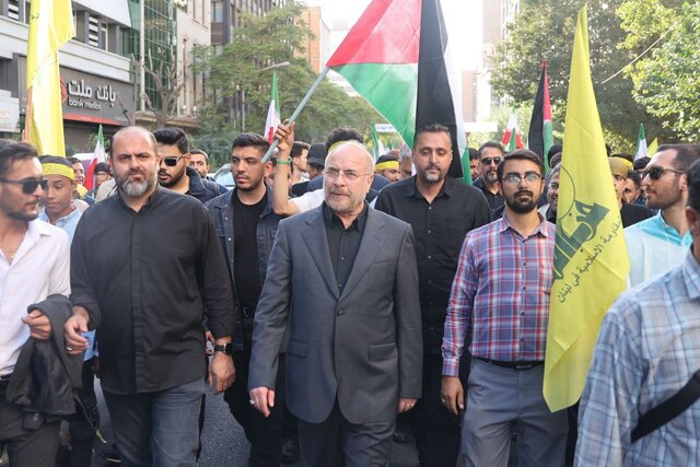 حضور قالیباف در تجمع ۱۰ هزار نفری دانشجویان در محکومیت جنایات رژیم صهیونیستی حضور قالیباف در تجمع ۱۰ هزار نفری دانشجویان در محکومیت جنایات رژیم صهیونیستی