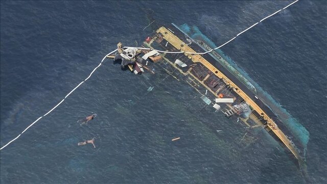 عکس تزئینی است آتشسوزی در کشتی حامل پناهندگان سودانی در دریای مدیترانه با ۵۰ کشته