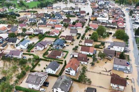 عکس: رویترز سیل در بوسنی و هرزگوین جان ۱۶ نفر را گرفت+فیلم