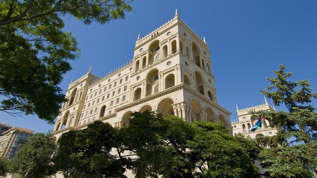 ساختمان پارلمان جمهوری آذربایجان نمایندگان پارلمان جمهوری آذربایجان خواستار تجدیدنظر در روابط با آمریکا شدند