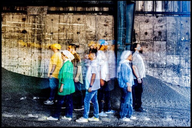 این اثر برای کسانی است که هنوز همه هستیشان را به غول فناوری نباختهاند! این اثر برای کسانی است که هنوز همه هستیشان را به غول فناوری نباختهاند!