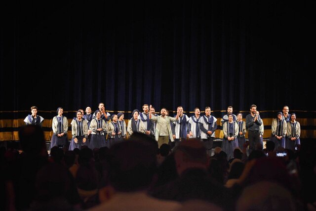 ببینید/ بزم عاشقانهای که ۲۱ نوازنده تنبور به راه انداختند