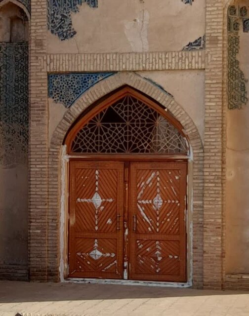 مرمت دربهای چوبی بنای تاریخی مسجدجامع ورامین آغاز شد مرمت دربهای چوبی بنای تاریخی مسجدجامع ورامین آغاز شد