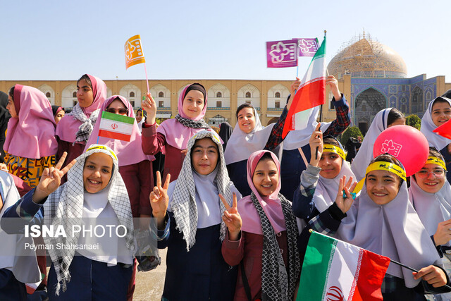 دانشآموزان اصفهانی پیرو ۲۴هزار شهید اصفهاناند دانشآموزان اصفهانی پیرو ۲۴هزار شهید اصفهاناند