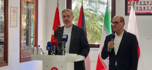 کاریکاتورهای ایرانی در آنکارا / «غده سرطانی» روی دیوار رفت