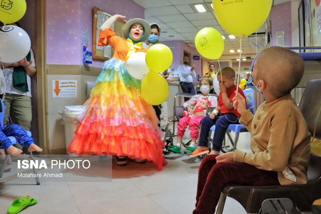 عکس تزیینی است فروش آثار هنری برای کمک به افراد مبتلا به سرطان