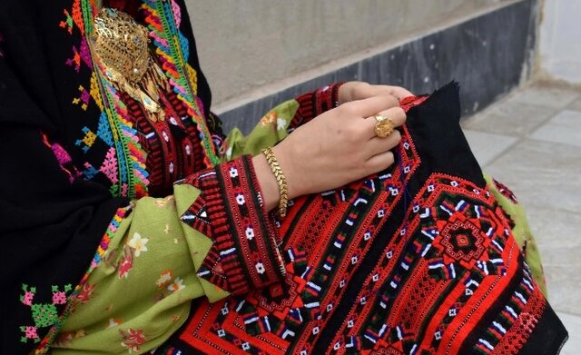 از ارسال ترشی انبه تا سوزندوزی زنان بلوچ با شبکه ارتباطی پست