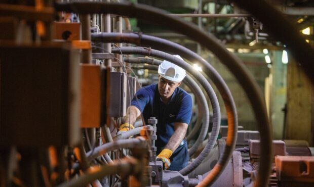 اصلاح آییننامه مشاغل سخت کلید خورد/تعیین درجه سخت و زیانآوری متناسب با شغل