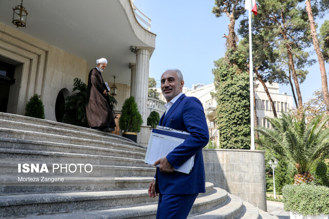 پورمحمدی خبر داد: پیشبینی ۱۲میلیارد دلار منابع برای تامین کالاهای اساسی و دارو در بودجه پورمحمدی خبر داد: پیشبینی ۱۲میلیارد دلار منابع برای تامین کالاهای اساسی و دارو در بودجه
