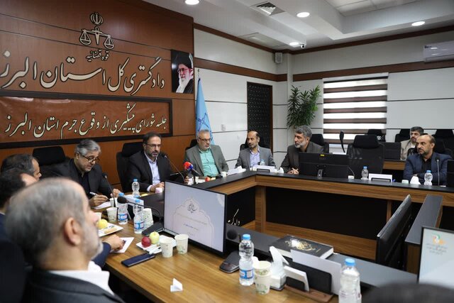 برخی اتباع با ویزای توریستی وارد کشور و مشغول به کار میشوند برخی اتباع با ویزای توریستی وارد کشور و مشغول به کار میشوند