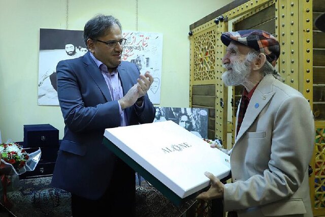 علی نصیریان : تئاتر را نمیتوان دیکته کرد