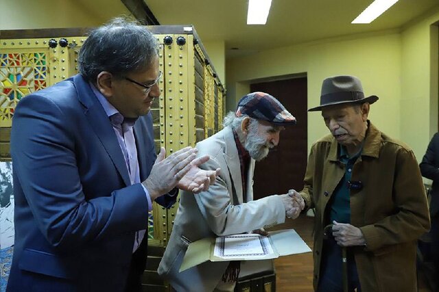 علی نصیریان : تئاتر را نمیتوان دیکته کرد