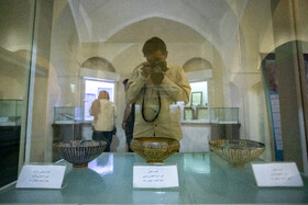 رونمایی از سفال سلطان آباد و مجموعه‌ای از آثار تاریخی کمتر دیده‌شده استان مرکزی در موزه چهارفصل اراک