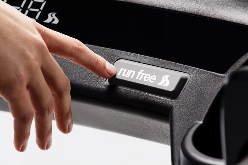 این تردمیل سرعت خود را با دویدن کاربر تنظیم میکند