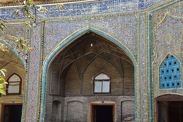 مسجد تاریخی آقاباباخان شیراز مرمت می‌شود