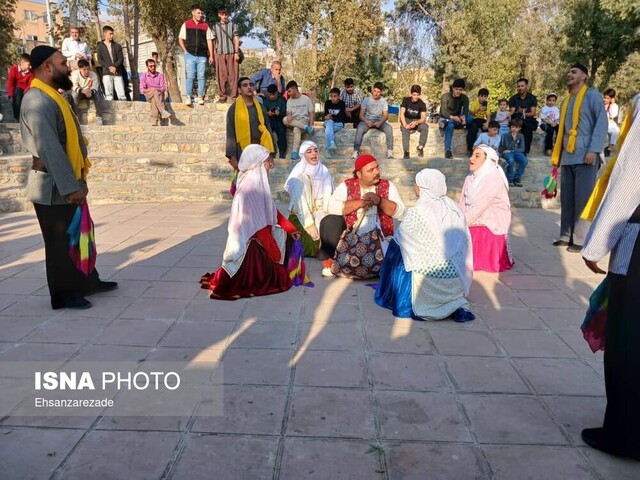 روز دوم اجراهای جشنواره بین المللی تئاتر خیابانی مریوان در قاب تصویر