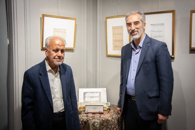 نمایش آثار هنرمندی که ۱۰۰۰ مسجد را کتبیهنگاری کرد