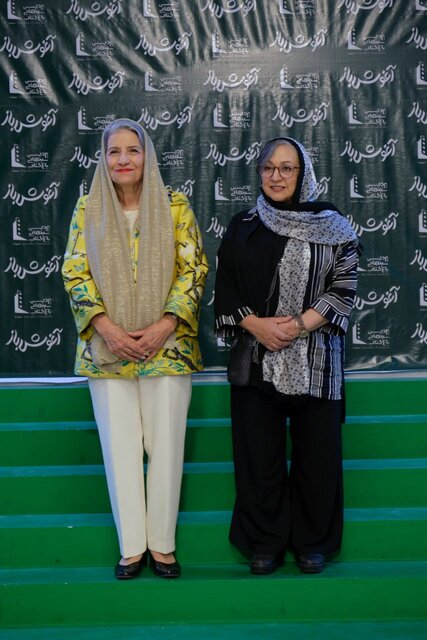 شب پرستارهای برای احترام برومند / «حواستان به هنرمندانی که نیستند،باشد»