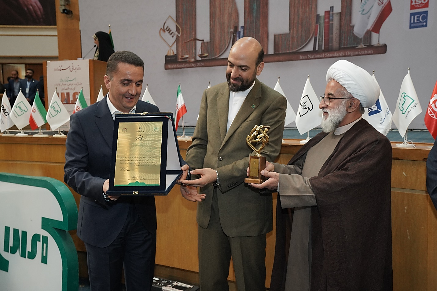 موجهای آبی مشهد واحد برتر استاندارد کشور در سال 1403 شد