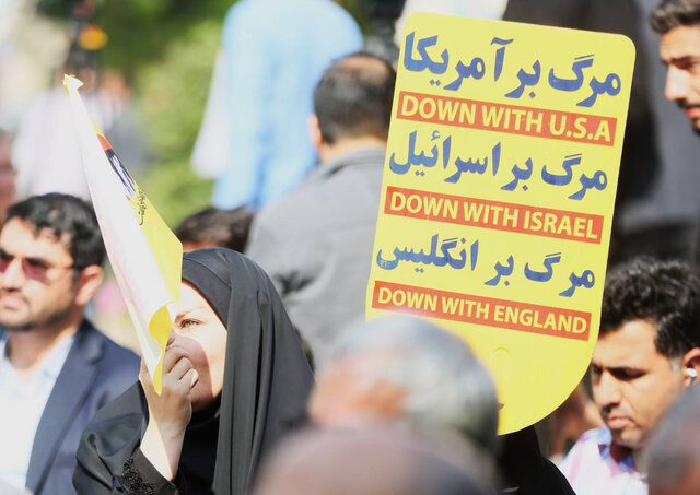 عکس دریافتی از وزارت بهداشت. تجمع اعتراضی کادر درمان تهران در محکومیت جنایات صهیونیستها