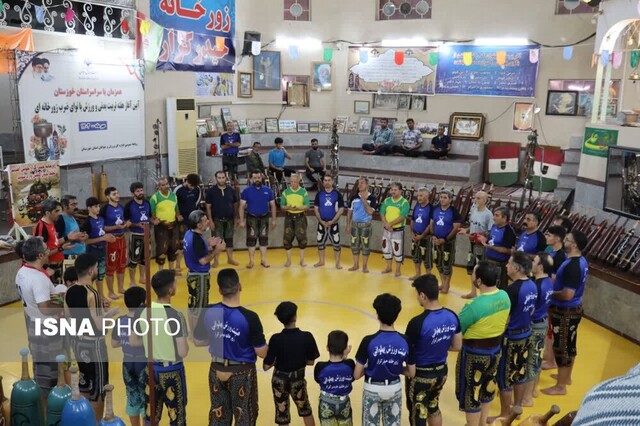 آیین آغاز هفته تربیتبدنی در خوزستان با نوای ضرب زورخانه