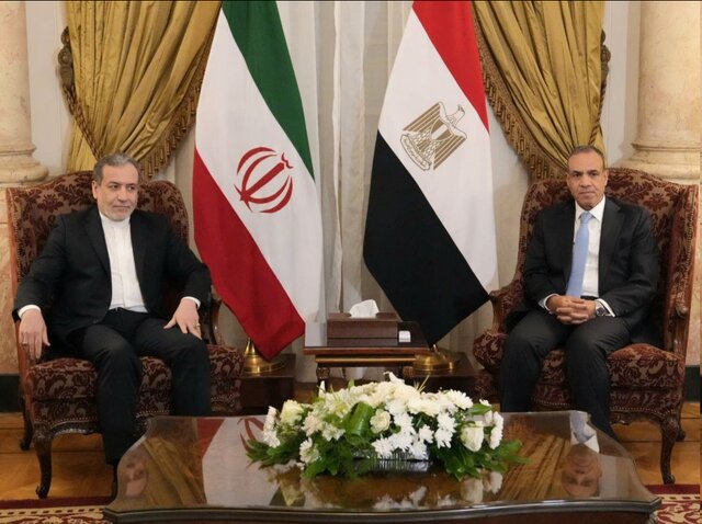 رایزنی وزیران امور خارجه ایران و مصر در قاهره رایزنی عراقچی با همتای مصری خود در قاهره