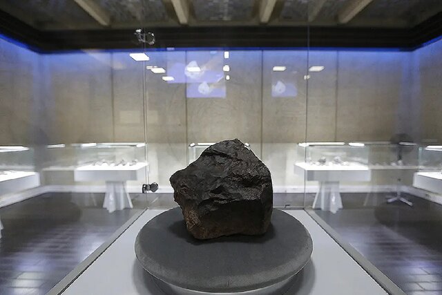 عکس تزئینی است جزئیاتی درباره شهابسنگ رونمایی شده و تایید آن از سوی ۳ کشور