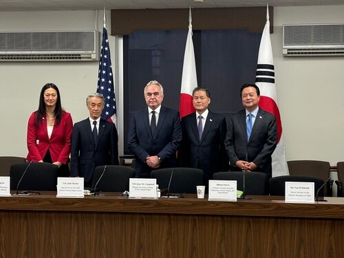 نشست سه جانبه مقامهای کره جنوبی، آمریکا و ژاپن نشست سهجانبه آمریکا، ژاپن و کره جنوبی درباره کره شمالی