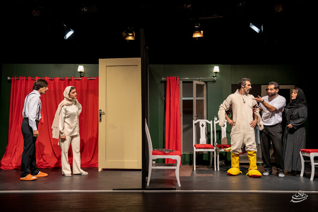 ماجرای بلیت سوزی و ماندن تماشاگران پشت دربها چیست؟