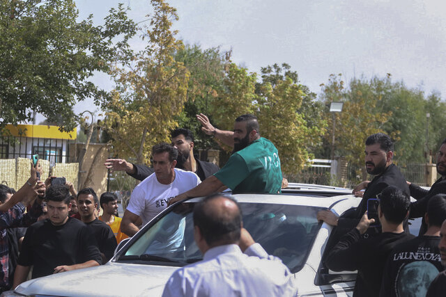 استقبال مردم شیراز از هادی چوپان استقبال مردم شیراز از هادی چوپان