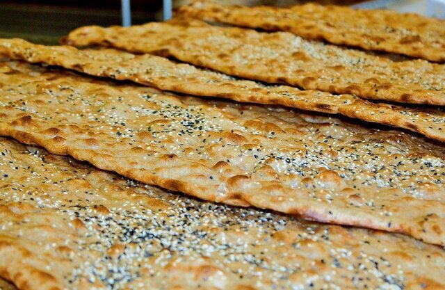 فروش اجباری نان سبزیجات و کنجدی باب شده است/ با متخلفین برخورد خواهد شد فروش اجباری نان سبزیجات و کنجدی باب شده است/ با متخلفین برخورد خواهد شد