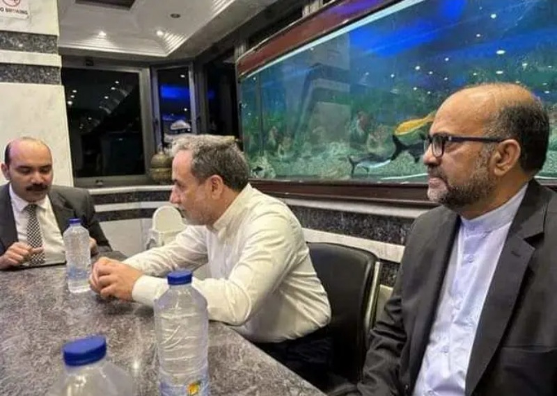 این حرکت آقای عراقچی، دل مصریها را برد!