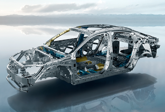 تجربهای فراموش نشدنی مشتریان فونیکس در بازدید از مؤسسه ارزیابی ایمنی خودرو