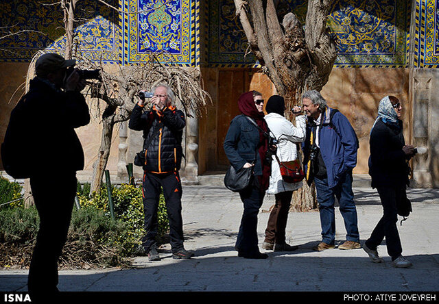 عکس تزئینی ست تعلیق فعالیت ۲ دفتر خدمات مسافرتی و ۲ راهنمای گردشگری در سمنان