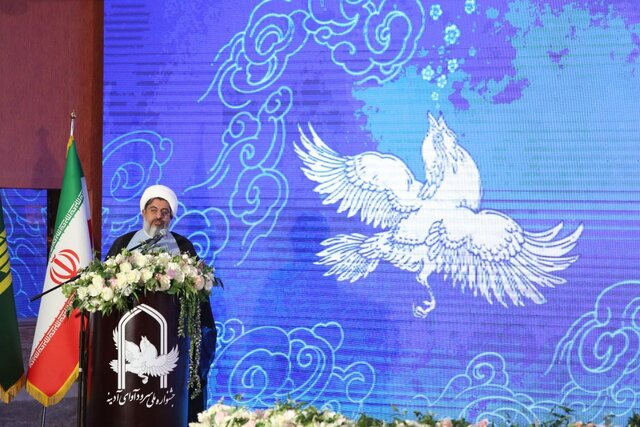 از ظرفیت سرود برای بیان زیباییهای نماز جمعه استفاده کنیم