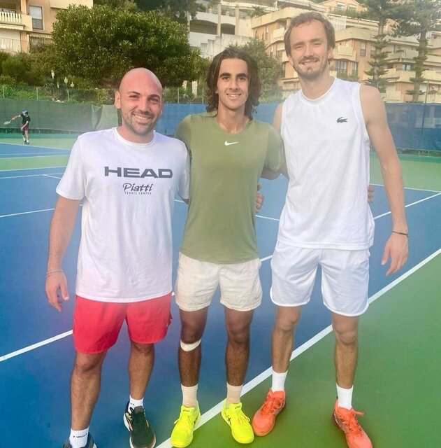 تمرین تنیسباز جوان ایران با نفر پنجم جهان + عکس