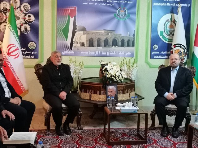 حضور سردار قاآنی در دفتر حماس در تهران حضور سردار قاآنی در دفتر حماس در تهران