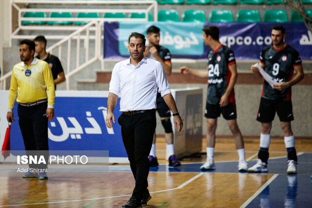 چرا داور به نفعشان سوت میزند، چیزی نمیگویند؟/ به هیچکس قول قهرمانی ندادهام چرا داور به نفعشان سوت میزند، چیزی نمیگویند؟/ به هیچکس قول قهرمانی ندادهام