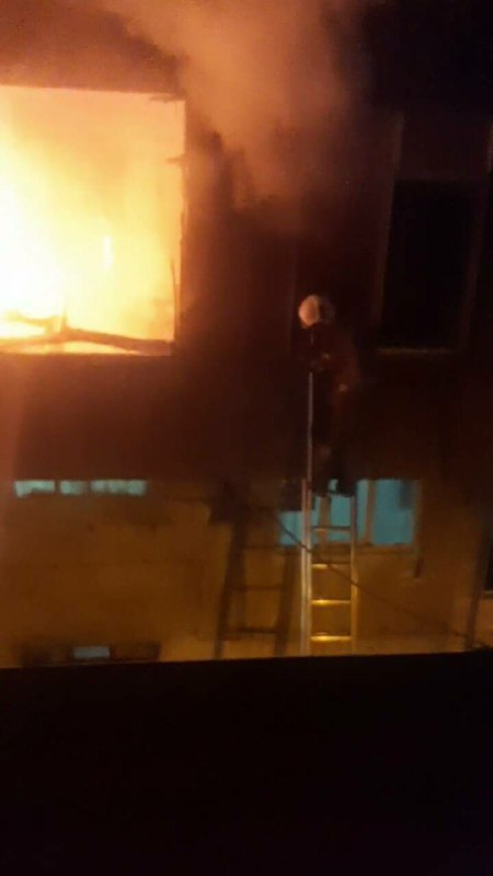 نجات جان زن محبوس در میان شعلههای آتش