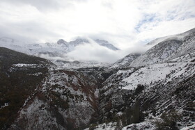 بارش برف در مناطق کوهستانی شهمیرزاد - استان سمنان